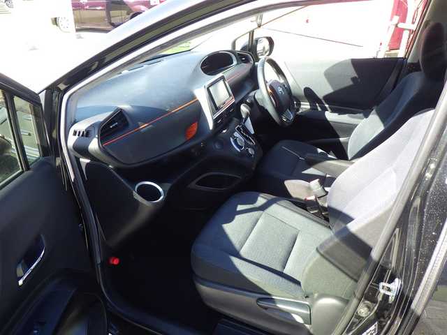 トヨタ シエンタ G 千葉県 2018(平30)年 5.6万km ブラックマイカ Toyota Safety Sense/・プリクラッシュセーフティ/・レーンディパーチャーアラート/・オートハイビーム/両側パワースライドドア/社外SDナビ/地デジTV/【DVD/CD再生機能　Bluetooth接続】/バックカメラ/ウインカーミラー/革巻きステアリング/スマートキー
