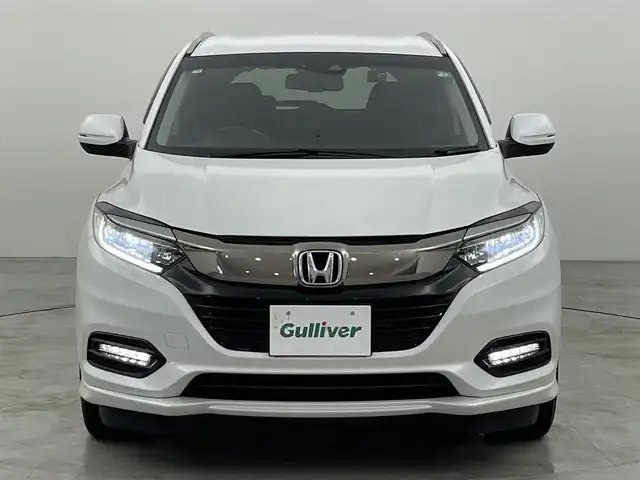 ホンダ ヴェゼル ハイブリッド Z ホンダセンシング 福岡県 2018(平30)年 3.3万km プラチナホワイトパール 社外８型ナビ（フルセグＴＶ）　/バックカメラ　/ビルトインＥＴＣ　/前方ドラレコ　/アダプティブクルコン　/衝突軽減　/レーンキープ　/パドルシフト　/ハーフレザー　/シートヒーター　/純正１７インチＡＷ　/ＬＥＤライト/ルーフレール