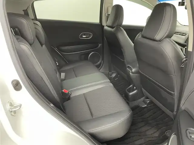 ホンダ ヴェゼル ハイブリッド Z ホンダセンシング 福岡県 2018(平30)年 3.3万km プラチナホワイトパール 社外８型ナビ（フルセグＴＶ）　/バックカメラ　/ビルトインＥＴＣ　/前方ドラレコ　/アダプティブクルコン　/衝突軽減　/レーンキープ　/パドルシフト　/ハーフレザー　/シートヒーター　/純正１７インチＡＷ　/ＬＥＤライト/ルーフレール