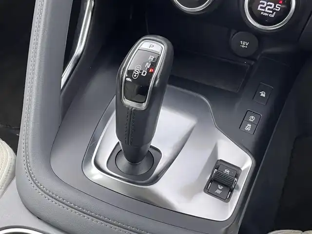 ジャガー Ｅペース 千葉県 2018(平30)年 8.7万km 青 禁煙車/純正ナビ/Bluetooth/フルセグTV/全方位カメラ/レーダークルーズコントロール/レーンキープ/衝突被害軽減ブレーキ/電子パーキングブレーキ/ドライブモードセレクト/マニュアルモード/スペアキー