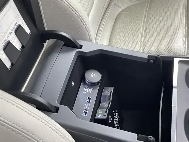 ジャガー Ｅペース 千葉県 2018(平30)年 8.7万km 青 禁煙車/純正ナビ/Bluetooth/フルセグTV/全方位カメラ/レーダークルーズコントロール/レーンキープ/衝突被害軽減ブレーキ/電子パーキングブレーキ/ドライブモードセレクト/マニュアルモード/スペアキー