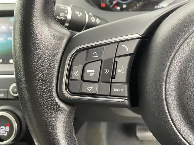 ジャガー Ｅペース 千葉県 2018(平30)年 8.7万km 青 禁煙車/純正ナビ/Bluetooth/フルセグTV/全方位カメラ/レーダークルーズコントロール/レーンキープ/衝突被害軽減ブレーキ/電子パーキングブレーキ/ドライブモードセレクト/マニュアルモード/スペアキー