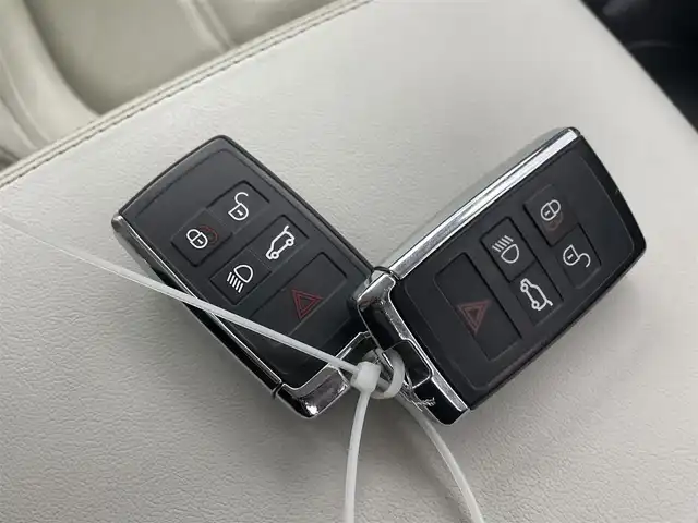 ジャガー Ｅペース 千葉県 2018(平30)年 8.7万km 青 禁煙車/純正ナビ/Bluetooth/フルセグTV/全方位カメラ/レーダークルーズコントロール/レーンキープ/衝突被害軽減ブレーキ/電子パーキングブレーキ/ドライブモードセレクト/マニュアルモード/スペアキー