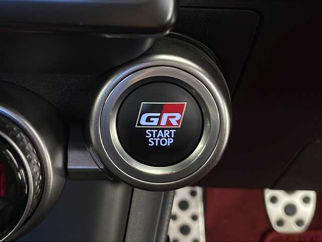 トヨタ ＧＲ８６ RZ 長野県 2021(令3)年 1万km クリスタルホワイトパール ワンオーナー/登録時走行距離9272km/TRDサスペンション装着/純正サスペンション積込/純正SDナビ&フルセグTV&CD&DVD&BT/クルーズコントロール/車線逸脱警報/リアクロストラフィックアラート/ブラインドスポットディテクション/革巻きステアリング/ステアリングスイッチ/バックカメラ/ETC/LEDヘッドライト/オートライト/ステアリング連動ヘッドランプ/電動格納ミラー/純正18インチAW装着/純正フロアマット/プッシュスタート/スマートキー/スペアキー1本/取扱説明書/保証書