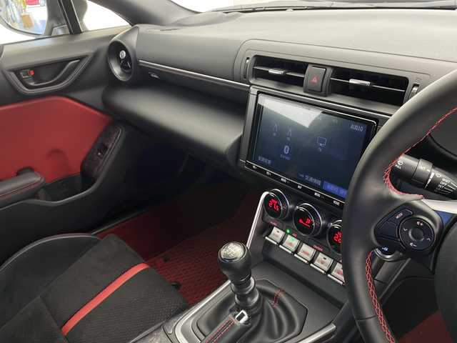 トヨタ ＧＲ８６ RZ 長野県 2021(令3)年 1万km クリスタルホワイトパール ワンオーナー/登録時走行距離9272km/TRDサスペンション装着/純正サスペンション積込/純正SDナビ&フルセグTV&CD&DVD&BT/クルーズコントロール/車線逸脱警報/リアクロストラフィックアラート/ブラインドスポットディテクション/革巻きステアリング/ステアリングスイッチ/バックカメラ/ETC/LEDヘッドライト/オートライト/ステアリング連動ヘッドランプ/電動格納ミラー/純正18インチAW装着/純正フロアマット/プッシュスタート/スマートキー/スペアキー1本/取扱説明書/保証書