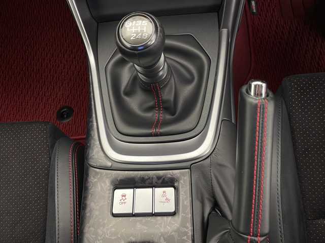 トヨタ ＧＲ８６ RZ 長野県 2021(令3)年 1万km クリスタルホワイトパール ワンオーナー/登録時走行距離9272km/TRDサスペンション装着/純正サスペンション積込/純正SDナビ&フルセグTV&CD&DVD&BT/クルーズコントロール/車線逸脱警報/リアクロストラフィックアラート/ブラインドスポットディテクション/革巻きステアリング/ステアリングスイッチ/バックカメラ/ETC/LEDヘッドライト/オートライト/ステアリング連動ヘッドランプ/電動格納ミラー/純正18インチAW装着/純正フロアマット/プッシュスタート/スマートキー/スペアキー1本/取扱説明書/保証書