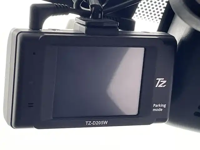 トヨタ ヤリスクロス ハイブリッド Z 熊本県 2021(令3)年 1.9万km ホワイトパールクリスタルシャイン 禁煙車　/純正ディスプレイオーディオ　/バックカメラ　/社外前後ドライブレコーダー　/ビルトインＥＴＣ　/前後クリアランスソナー　/トヨタセーフティーセンス/・プリクラッシュセーフティ/・レーントレーシングアシスト/・レーダークルーズコントロール/・アダブティブハイビームシステム/・オートマチックハイビーム/・ロードサインアシスト/・発進お知らせ機能/横滑り防止/前席シートヒーター　/運転席パワーシート/ヘッドアップディスプレイ/純正フロアマット/純正１８インチAW/オートライト/LEDヘッドライト/フォグライト/スマートキー/プッシュスタート/保証書