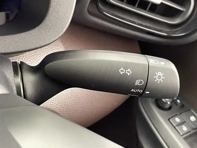 トヨタ ヤリスクロス ハイブリッド Z 熊本県 2021(令3)年 1.9万km ホワイトパールクリスタルシャイン 禁煙車　/純正ディスプレイオーディオ　/バックカメラ　/社外前後ドライブレコーダー　/ビルトインＥＴＣ　/前後クリアランスソナー　/トヨタセーフティーセンス/・プリクラッシュセーフティ/・レーントレーシングアシスト/・レーダークルーズコントロール/・アダブティブハイビームシステム/・オートマチックハイビーム/・ロードサインアシスト/・発進お知らせ機能/横滑り防止/前席シートヒーター　/運転席パワーシート/ヘッドアップディスプレイ/純正フロアマット/純正１８インチAW/オートライト/LEDヘッドライト/フォグライト/スマートキー/プッシュスタート/保証書