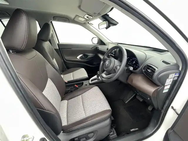 トヨタ ヤリスクロス ハイブリッド Z 熊本県 2021(令3)年 1.9万km ホワイトパールクリスタルシャイン 禁煙車　/純正ディスプレイオーディオ　/バックカメラ　/社外前後ドライブレコーダー　/ビルトインＥＴＣ　/前後クリアランスソナー　/トヨタセーフティーセンス/・プリクラッシュセーフティ/・レーントレーシングアシスト/・レーダークルーズコントロール/・アダブティブハイビームシステム/・オートマチックハイビーム/・ロードサインアシスト/・発進お知らせ機能/横滑り防止/前席シートヒーター　/運転席パワーシート/ヘッドアップディスプレイ/純正フロアマット/純正１８インチAW/オートライト/LEDヘッドライト/フォグライト/スマートキー/プッシュスタート/保証書