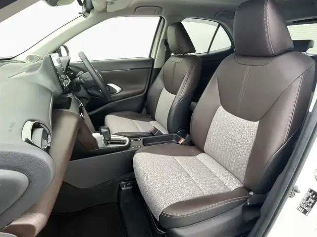 トヨタ ヤリスクロス ハイブリッド Z 熊本県 2021(令3)年 1.9万km ホワイトパールクリスタルシャイン 禁煙車　/純正ディスプレイオーディオ　/バックカメラ　/社外前後ドライブレコーダー　/ビルトインＥＴＣ　/前後クリアランスソナー　/トヨタセーフティーセンス/・プリクラッシュセーフティ/・レーントレーシングアシスト/・レーダークルーズコントロール/・アダブティブハイビームシステム/・オートマチックハイビーム/・ロードサインアシスト/・発進お知らせ機能/横滑り防止/前席シートヒーター　/運転席パワーシート/ヘッドアップディスプレイ/純正フロアマット/純正１８インチAW/オートライト/LEDヘッドライト/フォグライト/スマートキー/プッシュスタート/保証書