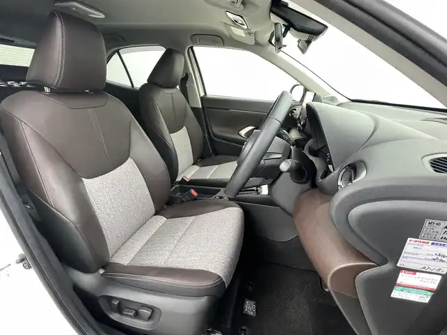 トヨタ ヤリスクロス ハイブリッド Z 熊本県 2021(令3)年 1.9万km ホワイトパールクリスタルシャイン 禁煙車　/純正ディスプレイオーディオ　/バックカメラ　/社外前後ドライブレコーダー　/ビルトインＥＴＣ　/前後クリアランスソナー　/トヨタセーフティーセンス/・プリクラッシュセーフティ/・レーントレーシングアシスト/・レーダークルーズコントロール/・アダブティブハイビームシステム/・オートマチックハイビーム/・ロードサインアシスト/・発進お知らせ機能/横滑り防止/前席シートヒーター　/運転席パワーシート/ヘッドアップディスプレイ/純正フロアマット/純正１８インチAW/オートライト/LEDヘッドライト/フォグライト/スマートキー/プッシュスタート/保証書