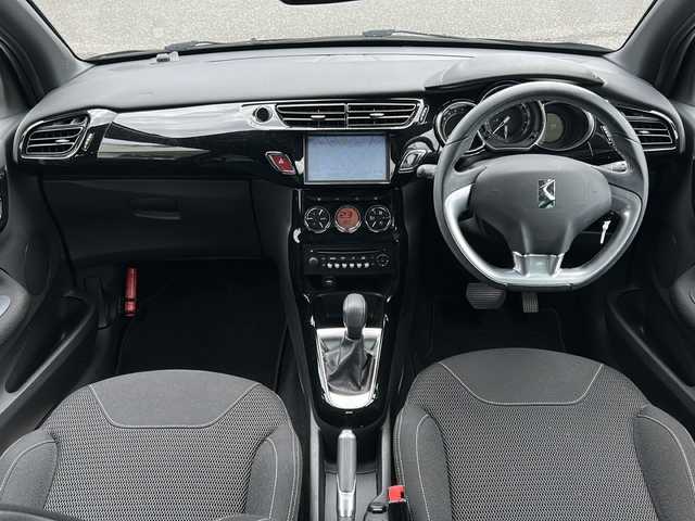 ＤＳオートモビル ＤＳ３ シック DS LEDビジョンP 岐阜県 2018(平30)年 3.7万km 紺／白 /純正ナビ/(Bluetooth接続/CD/USB/ミュージックプレイヤー)//フルセグテレビ//バックカメラ//前後ドライブレコーダー//クルーズコントロール//ETC//LEDヘッドライト//16インチ純正アルミホイール