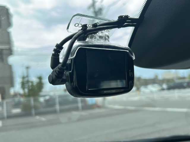 ＤＳオートモビル ＤＳ３ シック DS LEDビジョンP 岐阜県 2018(平30)年 3.7万km 紺／白 /純正ナビ/(Bluetooth接続/CD/USB/ミュージックプレイヤー)//フルセグテレビ//バックカメラ//前後ドライブレコーダー//クルーズコントロール//ETC//LEDヘッドライト//16インチ純正アルミホイール