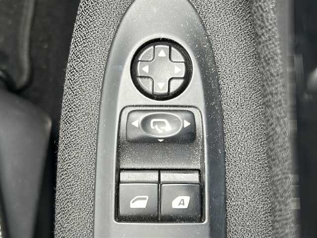 ＤＳオートモビル ＤＳ３ シック DS LEDビジョンP 岐阜県 2018(平30)年 3.7万km 紺／白 /純正ナビ/(Bluetooth接続/CD/USB/ミュージックプレイヤー)//フルセグテレビ//バックカメラ//前後ドライブレコーダー//クルーズコントロール//ETC//LEDヘッドライト//16インチ純正アルミホイール