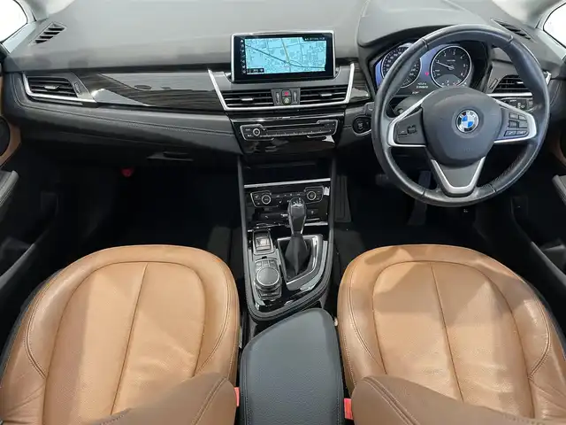 ＢＭＷ ２１８ｄ アクティブツアラー ラグジュアリー 熊本県 2018(平30)年 2.2万km メディテラニアンブルー ・スマートキー/・プッシュスタート/・インテリジェントセーフティ/・パーキングアシスト/・PDC自動起動/・茶革シート/・前席パワーシート/・前席シートヒーター /・純正HDDナビ/　【DVD・Bluetooth・USB・MSV】/・フルセグTV/・バックカメラ/・ETC/・パワーバックドア/・LEDヘッドランプ/・フォグランプ/・純正マット/・保証書/取説