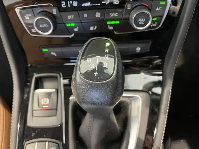 ＢＭＷ ２１８ｄ アクティブツアラー ラグジュアリー 熊本県 2018(平30)年 2.2万km メディテラニアンブルー ・スマートキー/・プッシュスタート/・インテリジェントセーフティ/・パーキングアシスト/・PDC自動起動/・茶革シート/・前席パワーシート/・前席シートヒーター /・純正HDDナビ/　【DVD・Bluetooth・USB・MSV】/・フルセグTV/・バックカメラ/・ETC/・パワーバックドア/・LEDヘッドランプ/・フォグランプ/・純正マット/・保証書/取説