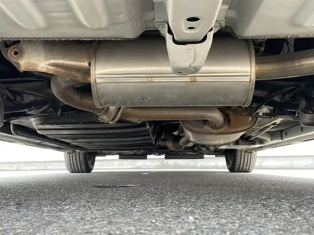 トヨタ ノア Si 滋賀県 2015(平27)年 8.7万km ホワイトパールクリスタルシャイン 純正SDナビ/・フルセグTV/・CD/・DVD/・Bluetooth/ステアリングスイッチ/バックカメラ/前後ドラレコ/ETC/両側パワースライドドア/電格ミラー/オートヘッドライト/フォグランプ/横滑り防止装置/盗難防止装置/プッシュスタート/スマートキー