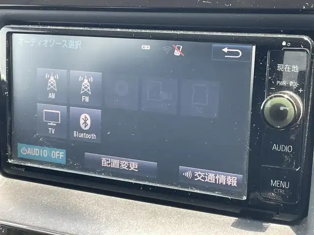 トヨタ ノア Si 滋賀県 2015(平27)年 8.7万km ホワイトパールクリスタルシャイン 純正SDナビ/・フルセグTV/・CD/・DVD/・Bluetooth/ステアリングスイッチ/バックカメラ/前後ドラレコ/ETC/両側パワースライドドア/電格ミラー/オートヘッドライト/フォグランプ/横滑り防止装置/盗難防止装置/プッシュスタート/スマートキー
