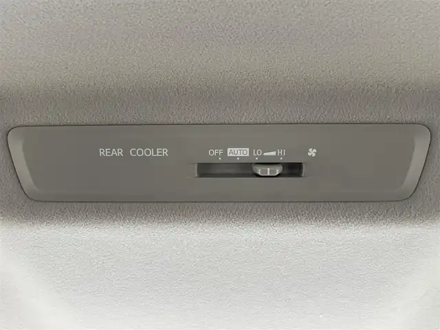 トヨタ ノア Si 滋賀県 2015(平27)年 8.7万km ホワイトパールクリスタルシャイン 純正SDナビ/・フルセグTV/・CD/・DVD/・Bluetooth/ステアリングスイッチ/バックカメラ/前後ドラレコ/ETC/両側パワースライドドア/電格ミラー/オートヘッドライト/フォグランプ/横滑り防止装置/盗難防止装置/プッシュスタート/スマートキー