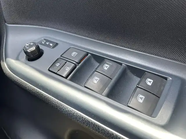 トヨタ ノア Si 滋賀県 2015(平27)年 8.7万km ホワイトパールクリスタルシャイン 純正SDナビ/・フルセグTV/・CD/・DVD/・Bluetooth/ステアリングスイッチ/バックカメラ/前後ドラレコ/ETC/両側パワースライドドア/電格ミラー/オートヘッドライト/フォグランプ/横滑り防止装置/盗難防止装置/プッシュスタート/スマートキー