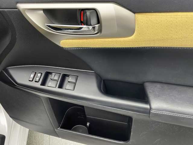 レクサス ＣＴ 200h バージョンC 宮崎県 2017(平29)年 7.5万km ソニッククォーツ 禁煙車/プリクラッシュセーフティ/純正ナビTV/（CD/DVD/MSV/Blu-ray/Bluetooth/フルセグTV)/純正バックカメラ/純正ビルトイン2.0ETC/純正LEDオートライト/純正LEDフォグ/純正16インチアルミ/純正フロアマット/社外前後ドライブレコーダー/クルーズコントロール/クリアランスソナー/ウインカードアミラー/パドルシフト/デュアルオートエアコン/前席パワーシート/シートヒーター/本革巻ハンドル/スマートキー/プッシュエンジンスタート/スペアキー/新車時保証書/取扱い説明書