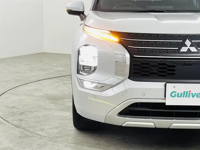 三菱 アウトランダー ＰＨＥＶ P 福島県 2022(令4)年 2.3万km パールⅡ e-Assist/・マイパイロット/・衝突軽減ブレーキ/・レーンキープアシスト/・ブラインドスポットモニター/・クリアランスソナー/純正ナビ/・フルセグTV/Bluetooth/USB/・全方位カメラ/・ETC/・ドライブレコーダー/アイドリングストップ/電子パーキング/・オートホールド/革巻きステアリング/・ステアリングリモコン/・ステアリングヒーター/レザーシート/・パワーシート(運転席/助手席)/・シートヒーター(全席)/プッシュスタート/・スマートキー/・スペアキー/LEDヘッドライト/・オートライト/・フォグライト/電動格納ミラー/ドアバイザー