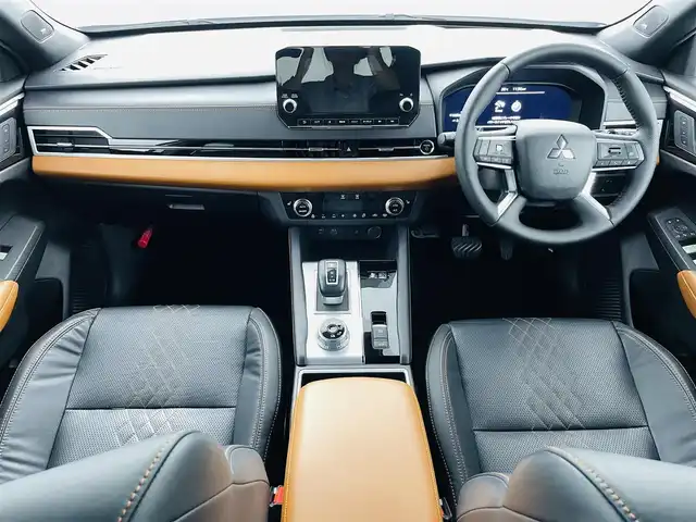 三菱 アウトランダー ＰＨＥＶ P 福島県 2022(令4)年 2.3万km パールⅡ e-Assist/・マイパイロット/・衝突軽減ブレーキ/・レーンキープアシスト/・ブラインドスポットモニター/・クリアランスソナー/純正ナビ/・フルセグTV/Bluetooth/USB/・全方位カメラ/・ETC/・ドライブレコーダー/アイドリングストップ/電子パーキング/・オートホールド/革巻きステアリング/・ステアリングリモコン/・ステアリングヒーター/レザーシート/・パワーシート(運転席/助手席)/・シートヒーター(全席)/プッシュスタート/・スマートキー/・スペアキー/LEDヘッドライト/・オートライト/・フォグライト/電動格納ミラー/ドアバイザー