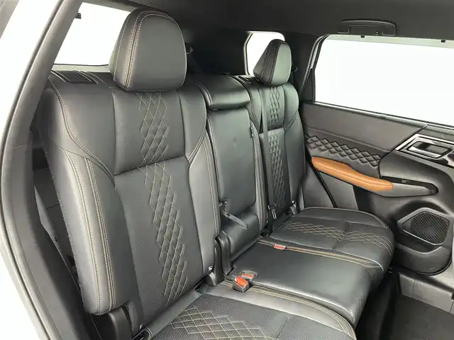 三菱 アウトランダー ＰＨＥＶ P 福島県 2022(令4)年 2.3万km パールⅡ e-Assist/・マイパイロット/・衝突軽減ブレーキ/・レーンキープアシスト/・ブラインドスポットモニター/・クリアランスソナー/純正ナビ/・フルセグTV/Bluetooth/USB/・全方位カメラ/・ETC/・ドライブレコーダー/アイドリングストップ/電子パーキング/・オートホールド/革巻きステアリング/・ステアリングリモコン/・ステアリングヒーター/レザーシート/・パワーシート(運転席/助手席)/・シートヒーター(全席)/プッシュスタート/・スマートキー/・スペアキー/LEDヘッドライト/・オートライト/・フォグライト/電動格納ミラー/ドアバイザー