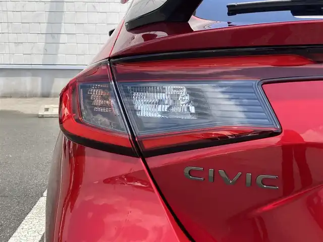 ホンダ シビック EX 静岡県 2023(令5)年 2.8万km プレミアムクリスタルレッドM HondaSENSING/純正メモリーナビ/　AM FM Bluetooth USB/ビルトインETC2.0/バックモニター/前後方ドライブレコーダー/LEDオートヘッドランプ/レーダークルーズコントロール/ハーフレザーシート/シートヒーター(前席)/ワイヤレス充電/前後方クリアランスソナー/純正18インチアルミホイール/ターボ/社外柿本改マフラー/6速MT/BOSEプレミアムサウンド/フルセグTV/パワーシート(前席)