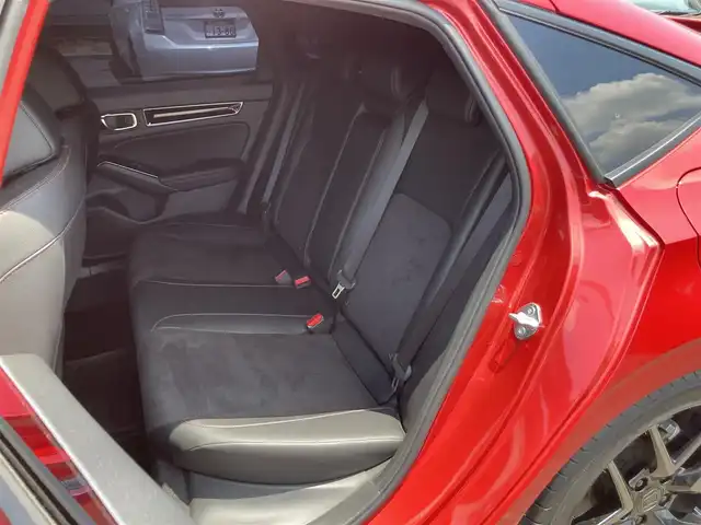 ホンダ シビック EX 静岡県 2023(令5)年 2.8万km プレミアムクリスタルレッドM HondaSENSING/純正メモリーナビ/　AM FM Bluetooth USB/ビルトインETC2.0/バックモニター/前後方ドライブレコーダー/LEDオートヘッドランプ/レーダークルーズコントロール/ハーフレザーシート/シートヒーター(前席)/ワイヤレス充電/前後方クリアランスソナー/純正18インチアルミホイール/ターボ/社外柿本改マフラー/6速MT/BOSEプレミアムサウンド/フルセグTV/パワーシート(前席)