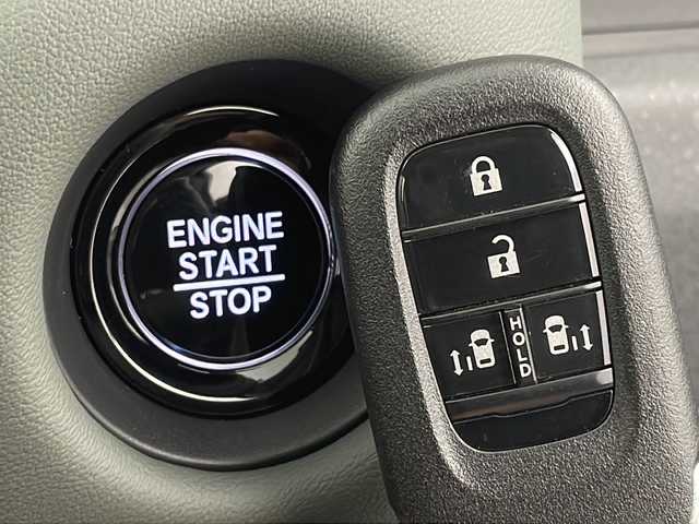 ホンダ フリード クロスター 新潟県 2024(令6)年 0.3万km プラチナホワイトパール 両側パワースライドドア/純正１１インチSDナビ（Bluetooth・CD・DVD・USB）/ホンダセンシング　/ハーフレザー　/前席シートヒーター　/フルセグ　/レーンキープアシスト　/追従クルーズコントロール/前後コーナーセンサー　/LEDオートライト　/オートマチックハイビーム/BSM　/純正ビルトインETC/アイドリングストップ　/プッシュスタート/純正フロアマット/純正１５インチアルミホイール/スマートキー/保証書/取扱説明書