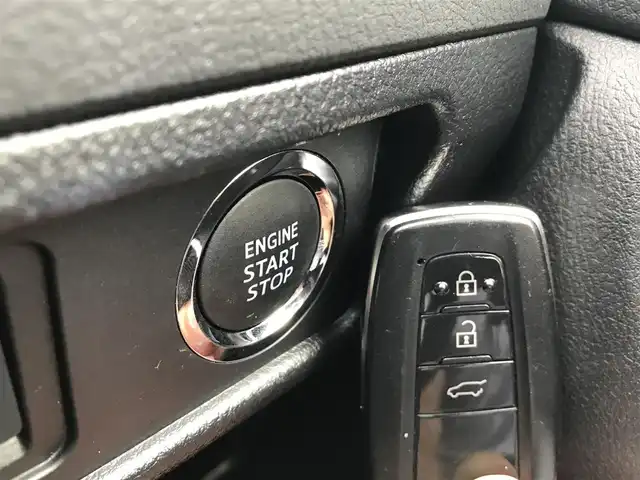 トヨタ ランドクルーザー プラド TX Lパッケージ 富山県 2022(令4)年 2.8万km ホワイトパールクリスタルシャイン 純正９型ナビ（Ｙ６８Ｔ）/フルセグＴＶ／Bluetooth/サンルーフ/黒革シート/シートヒーター／シートクーラー/バックカメラ/セーフティセンス/レーダークルーズコントロール/純正１９ＡＷ/ＬＥＤライト/７人乗り/ETC/オートマチックハイビーム/スマートキー/プッシュスタート/W＋サイドエアバック/カーテンエアバック/保証書／取説あり/スペアキー1本