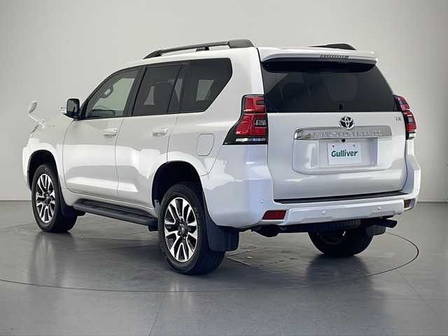 トヨタ ランドクルーザー プラド TX Lパッケージ 長野県 2022(令4)年 2.8万km ホワイトパールクリスタルシャイン 4WD/純正9インチSDナビ/Bluetooth／CD／DVD／フルセグTV/バックカメラ/サンルーフ/ルーフレール/黒革シート/前席シートヒーター／エアシート/前席パワーシート/電動格納サードシート/横滑り防止装置/衝突軽減被害システム/レーンキープアシスト/先行車発進告知/純正19インチAW装着/純正フロアマット/前後コーナーセンサー/ステアリングスイッチ/LEDヘッドライト/フロントフォグランプ/スマートキー/スペアキー1本