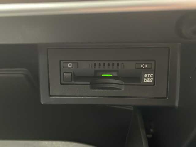 トヨタ ランドクルーザー プラド TX Lパッケージ 長野県 2022(令4)年 2.8万km ホワイトパールクリスタルシャイン 4WD/純正9インチSDナビ/Bluetooth／CD／DVD／フルセグTV/バックカメラ/サンルーフ/ルーフレール/黒革シート/前席シートヒーター／エアシート/前席パワーシート/電動格納サードシート/横滑り防止装置/衝突軽減被害システム/レーンキープアシスト/先行車発進告知/純正19インチAW装着/純正フロアマット/前後コーナーセンサー/ステアリングスイッチ/LEDヘッドライト/フロントフォグランプ/スマートキー/スペアキー1本