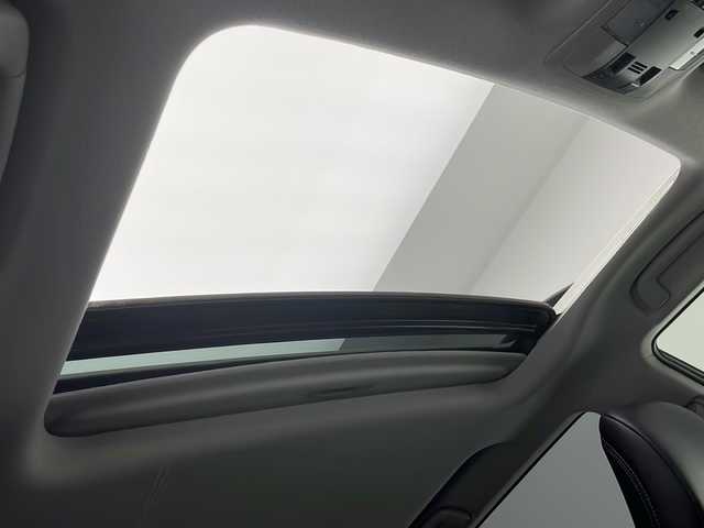 トヨタ ランドクルーザー プラド TX Lパッケージ 長野県 2022(令4)年 2.8万km ホワイトパールクリスタルシャイン 4WD/純正9インチSDナビ/Bluetooth／CD／DVD／フルセグTV/バックカメラ/サンルーフ/ルーフレール/黒革シート/前席シートヒーター／エアシート/前席パワーシート/電動格納サードシート/横滑り防止装置/衝突軽減被害システム/レーンキープアシスト/先行車発進告知/純正19インチAW装着/純正フロアマット/前後コーナーセンサー/ステアリングスイッチ/LEDヘッドライト/フロントフォグランプ/スマートキー/スペアキー1本