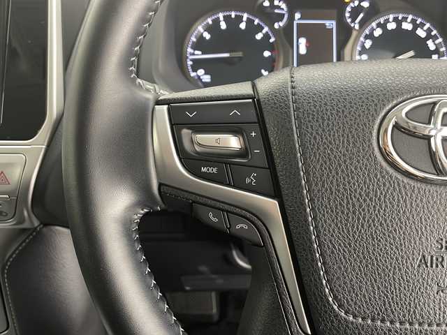 トヨタ ランドクルーザー プラド TX Lパッケージ 長野県 2022(令4)年 2.8万km ホワイトパールクリスタルシャイン 4WD/純正9インチSDナビ/Bluetooth／CD／DVD／フルセグTV/バックカメラ/サンルーフ/ルーフレール/黒革シート/前席シートヒーター／エアシート/前席パワーシート/電動格納サードシート/横滑り防止装置/衝突軽減被害システム/レーンキープアシスト/先行車発進告知/純正19インチAW装着/純正フロアマット/前後コーナーセンサー/ステアリングスイッチ/LEDヘッドライト/フロントフォグランプ/スマートキー/スペアキー1本