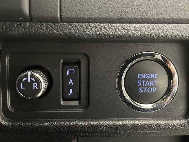 トヨタ ランドクルーザー プラド TX Lパッケージ 長野県 2022(令4)年 2.8万km ホワイトパールクリスタルシャイン 4WD/純正9インチSDナビ/Bluetooth／CD／DVD／フルセグTV/バックカメラ/サンルーフ/ルーフレール/黒革シート/前席シートヒーター／エアシート/前席パワーシート/電動格納サードシート/横滑り防止装置/衝突軽減被害システム/レーンキープアシスト/先行車発進告知/純正19インチAW装着/純正フロアマット/前後コーナーセンサー/ステアリングスイッチ/LEDヘッドライト/フロントフォグランプ/スマートキー/スペアキー1本