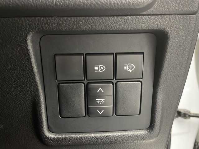 トヨタ ランドクルーザー プラド TX Lパッケージ 長野県 2022(令4)年 2.8万km ホワイトパールクリスタルシャイン 4WD/純正9インチSDナビ/Bluetooth／CD／DVD／フルセグTV/バックカメラ/サンルーフ/ルーフレール/黒革シート/前席シートヒーター／エアシート/前席パワーシート/電動格納サードシート/横滑り防止装置/衝突軽減被害システム/レーンキープアシスト/先行車発進告知/純正19インチAW装着/純正フロアマット/前後コーナーセンサー/ステアリングスイッチ/LEDヘッドライト/フロントフォグランプ/スマートキー/スペアキー1本