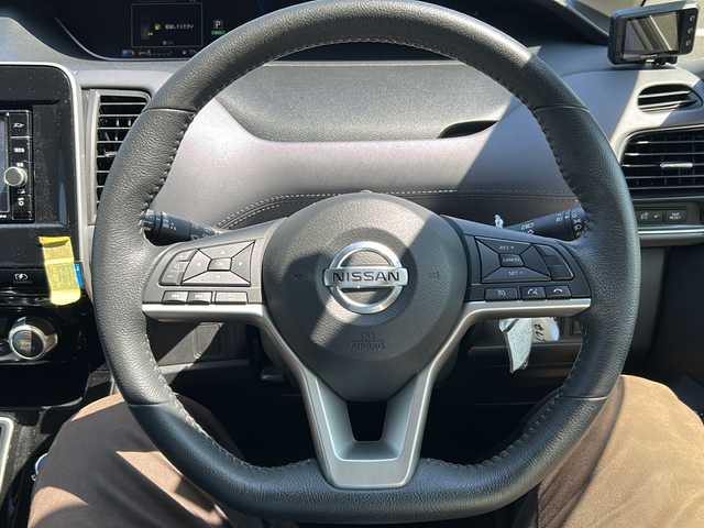 日産 セレナ e－パワー ハイウェイスター V 鹿児島県 2020(令2)年 3.4万km ブリリアントホワイトパール プロパイロット/純正ナビ/　　CD/DVD/BT/フルセグ/バックカメラ/両側パワースライドドア/クルーズコントロール/LEDオートライト/有償オプション防水シート/純正15インチアルミホイール/アイドリングストップ/スマートキー/ETC