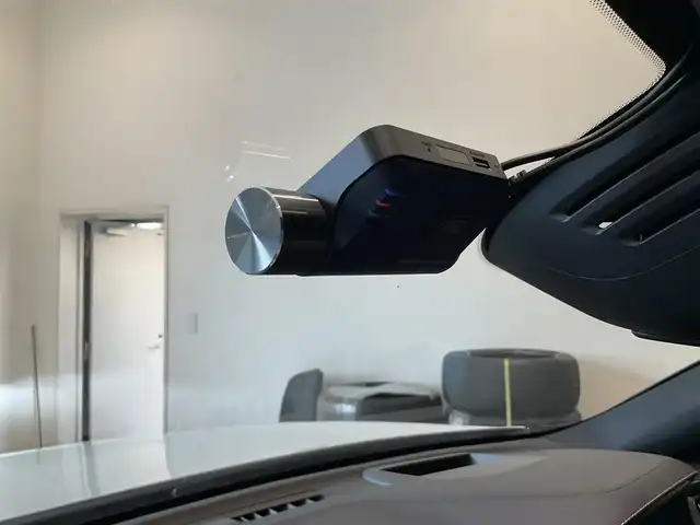 ボルボ ＸＣ６０ B5 AWD インスクリプション 熊本県 2021(令3)年 2.5万km クリスタルホワイトP ・ワンオーナー/・スマートキー/・プッシュスタート/・CitySafety/・レーンキープエイド/・ロードサインインフォメーション/・ドライバーアラート/・車間警告/・クロストラフィックアラート/・パークアシスト/・ブラインドスポットモニター/・アクティブ・ベンディング・ライト/・オートハイビーム/・衝突回避/・クルーズコントロール(追従式)/・茶革シート/・前席パワーシート/・前席エアシート /・全席シートヒーター /・ハンドルヒーター /・純正メモリナビ/　【Bluetooth・USB・AppleCarPlay・AndroidAuto】/・harman/kardonサウンドシステム/・フルセグTV/・全方位カメラ/・ETC/・ドライブレコーダー(前方録画)/・ワイヤレス充電/・パワーバックドア/・LEDヘッドランプ/・LEDフォグランプ/・純正マット/・純正バイザー/・保証書/取説