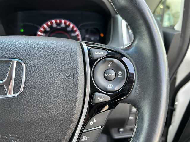 ホンダ オデッセイ アブソルート 栃木県 2015(平27)年 6.6万km ホワイトオーキッドパール ホンダセンシング/・SMBS(衝突軽減ブレーキ)/・誤発進抑制機能/・先行車発進お知らせ機能/・標識認識機能/・LKAS(車線維持支援システム）/・路外逸脱抑制機能/・ACC(アダプティブクルーズコントロール)/純正ナビ/フルセグTV/DVD/Bluetooth/USB/HDMI/バックカメラ/ビルトインETC/ミラー型前後ドライブレコーダー/純正フリップダウンモニター/パドルシフト/コーナーセンサー/ハーフレザーシート