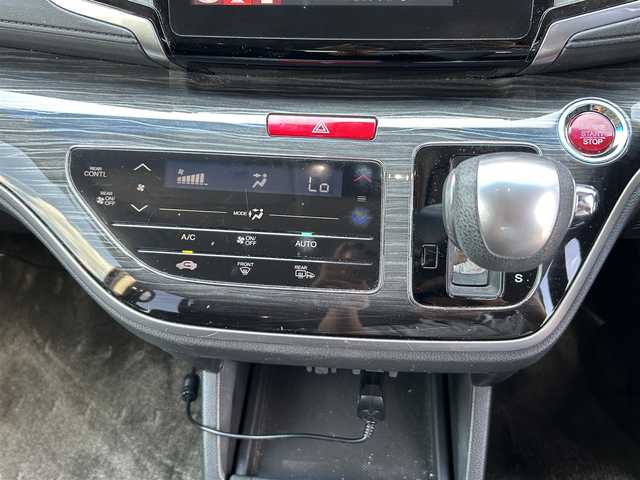 ホンダ オデッセイ アブソルート 栃木県 2015(平27)年 6.6万km ホワイトオーキッドパール ホンダセンシング/・SMBS(衝突軽減ブレーキ)/・誤発進抑制機能/・先行車発進お知らせ機能/・標識認識機能/・LKAS(車線維持支援システム）/・路外逸脱抑制機能/・ACC(アダプティブクルーズコントロール)/純正ナビ/フルセグTV/DVD/Bluetooth/USB/HDMI/バックカメラ/ビルトインETC/ミラー型前後ドライブレコーダー/純正フリップダウンモニター/パドルシフト/コーナーセンサー/ハーフレザーシート