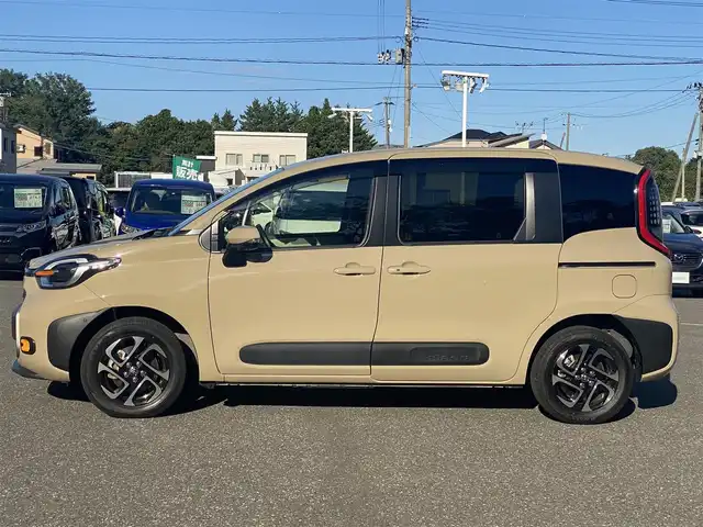 トヨタ シエンタ ハイブリッド Z 青森県 2022(令4)年 4.1万km ベージュ/ホワイト ４WD/純正ディスプレイオーディオ/全方位モニター/フルセグTV/両側パワースライドドア/ETC2.0/前席シートヒーター/ステアリングヒーター/オートクルーズコントロール/オートライト/プッシュスタート/純正フロアマット/横滑り防止/レーンキープアシスト/純正アルミホイール
