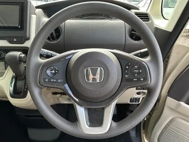 ホンダ Ｎ ＢＯＸ G L ホンダセンシング 静岡県 2020(令2)年 0.9万km プレミアムアイボリーパールⅡ 社外SDナビ（Bluetooth、CD、DVD、フルセグTV）/バックカメラ/ETC/前方ドラレコ/追従走行有クルコン/スマートキー/純正フロアマット/片側パワスラ/アイドリングストップ/D+N席シートヒーター/プッシュスタート/オートライト/オートエアコン/ベンチシート/横滑り防止装置/キセノンヘッドライト/ダブルエアバッグ/衝突被害軽減システム/レーンキープアシスト