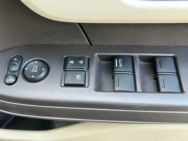 ホンダ Ｎ ＢＯＸ G L ホンダセンシング 静岡県 2020(令2)年 0.9万km プレミアムアイボリーパールⅡ 社外SDナビ（Bluetooth、CD、DVD、フルセグTV）/バックカメラ/ETC/前方ドラレコ/追従走行有クルコン/スマートキー/純正フロアマット/片側パワスラ/アイドリングストップ/D+N席シートヒーター/プッシュスタート/オートライト/オートエアコン/ベンチシート/横滑り防止装置/キセノンヘッドライト/ダブルエアバッグ/衝突被害軽減システム/レーンキープアシスト