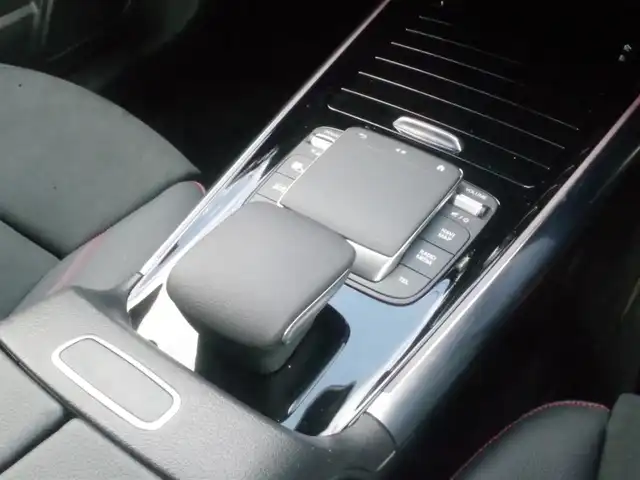 メルセデス・ベンツ ＧＬＡ２００ｄ 4マチック AMGライン 岩手県 2020(令2)年 4.1万km マウンテングレー ワンオーナー/ナビゲーションパッケージ/フルセグTV/全方位カメラ/ハーフレザーシート/パワーシート/シートヒーター/DSRC/マルチビームLED/パワーバックドア