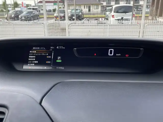 日産 セレナ ハイウェイスター G 滋賀県 2016(平28)年 5.2万km ダイヤモンドブラック 両側パワースライドドア/オートドアメインハンズフリー機能/社外後席フリップダウンモニター/社外ナビ【MDV-M910HDF】/（AM/FM/CD/DVD/HDMI/フルセグTV/Bluetooth)/バックカメラ/アラウンドビューモニター/パーキングアシスト/前後ドライブレコーダー/ビルトインETC/プリクラッシュブレーキアシスト/横滑り防止装置/レーンキープアシスト/コーナーセンサー/標識検知機能/クルーズコントロール/アイドリングストップ/TVキャンセラー/革巻きステアリング/ステアリングスイッチ/電動格納ミラー/オートライト/LEDヘッドライト/フロントフォグ/プッシュスタート/スマートキー/純正フロアマット/純正ドアバイザー/ダブルオートエアコン