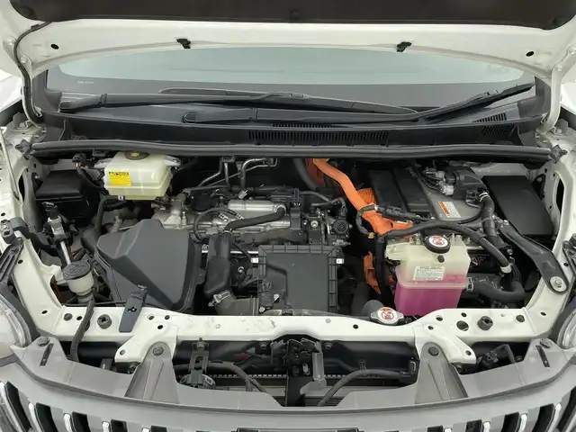 トヨタ エスクァイア ハイブリッド Gi プレミアムパッケージ 千葉県 2018(平30)年 5万km ホワイトパールクリスタルシャイン 禁煙車/両側電動ドア/トヨタセーフティセンス/・レーンディパーチャーアラート/・先行車発進システム/・クルーズコントロール/・クリアランスソナー/純正7インチメモリナビ/・型番：NSZT-W66T/・CD/DVD/Bluetooth/フルセグTV/・バックカメラ/・ビルトインETC/社外フリップダウンモニター/ハーフレザーシート/・DNシートヒーター/革巻きステアリング/・ステアリングスイッチ/・ステアリングヒーター/左右独立エアコン/純正フロアマット/純正15インチAW/電動格納ウインカーミラー/オートライト/・オートマチックハイビーム/・LEDヘッドライト/・LEDフォグランプ