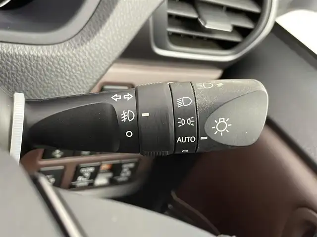トヨタ エスクァイア ハイブリッド Gi プレミアムパッケージ 千葉県 2018(平30)年 5万km ホワイトパールクリスタルシャイン 禁煙車/両側電動ドア/トヨタセーフティセンス/・レーンディパーチャーアラート/・先行車発進システム/・クルーズコントロール/・クリアランスソナー/純正7インチメモリナビ/・型番：NSZT-W66T/・CD/DVD/Bluetooth/フルセグTV/・バックカメラ/・ビルトインETC/社外フリップダウンモニター/ハーフレザーシート/・DNシートヒーター/革巻きステアリング/・ステアリングスイッチ/・ステアリングヒーター/左右独立エアコン/純正フロアマット/純正15インチAW/電動格納ウインカーミラー/オートライト/・オートマチックハイビーム/・LEDヘッドライト/・LEDフォグランプ