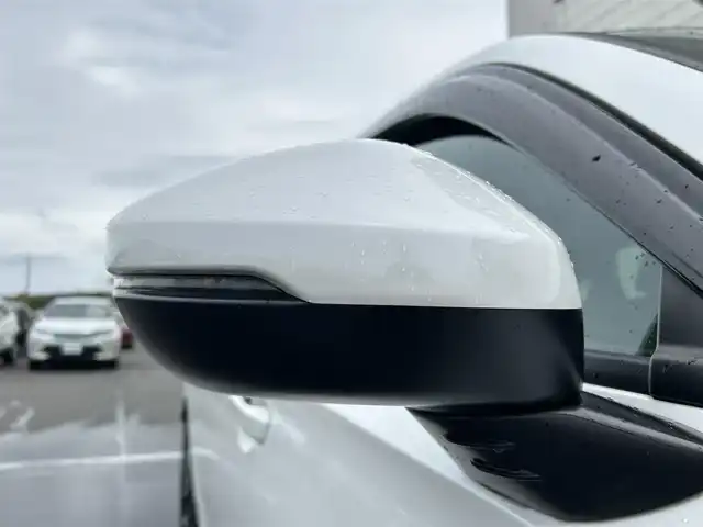 ホンダ シビック LX 静岡県 2022(令4)年 4.3万km プラチナホワイトパール HondaSENSING/Google搭載9インチHonda CONNECTナビ/　AM FM Bluetooth USB AppleCarPlay AndroidAuto/フルセグTV/バックモニター/前後方ドライブレコーダー/LEDオートヘッドライト/レーダークルーズコントロール/ハーフレザーシート/シートヒーター(前席)/純正18インチアルミホイール/スマートキー2本/前後方クリアランスソナー/パドルシフト/ワンオーナー/リアウイング/ビルトインETC2.0